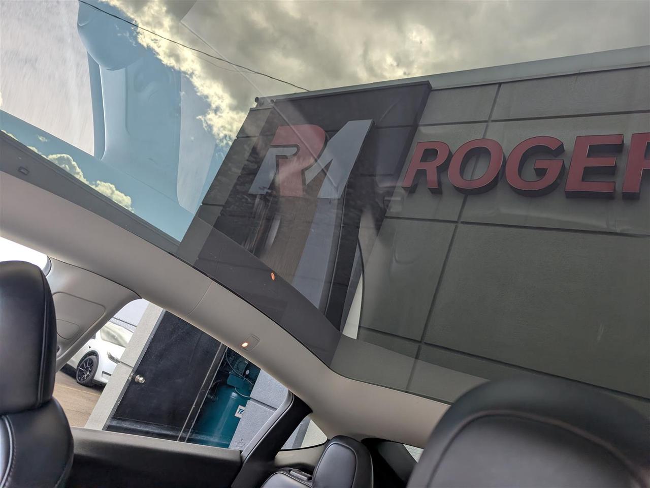 2024 Tesla Model Y LONG RANGE AWD - COMPUTER 4 - DUAL MOTOR Photo