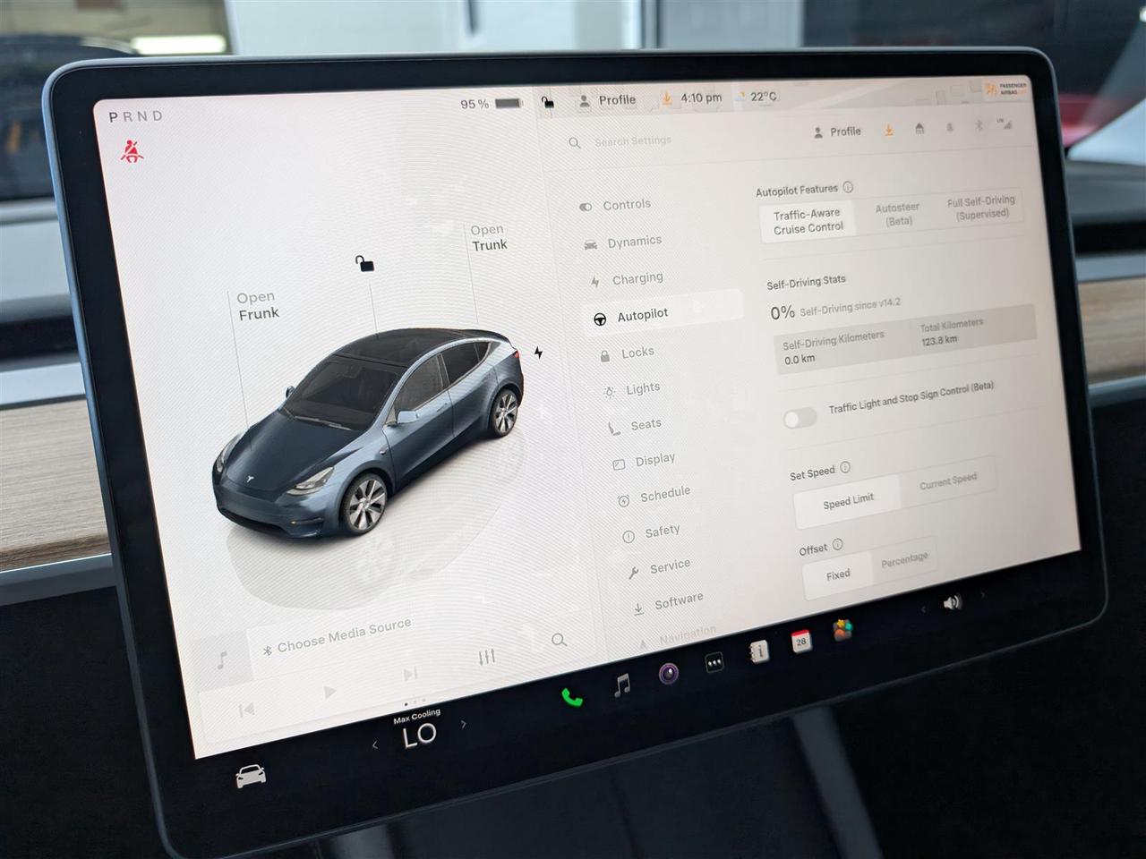 2024 Tesla Model Y LONG RANGE AWD - COMPUTER 4 - DUAL MOTOR Photo