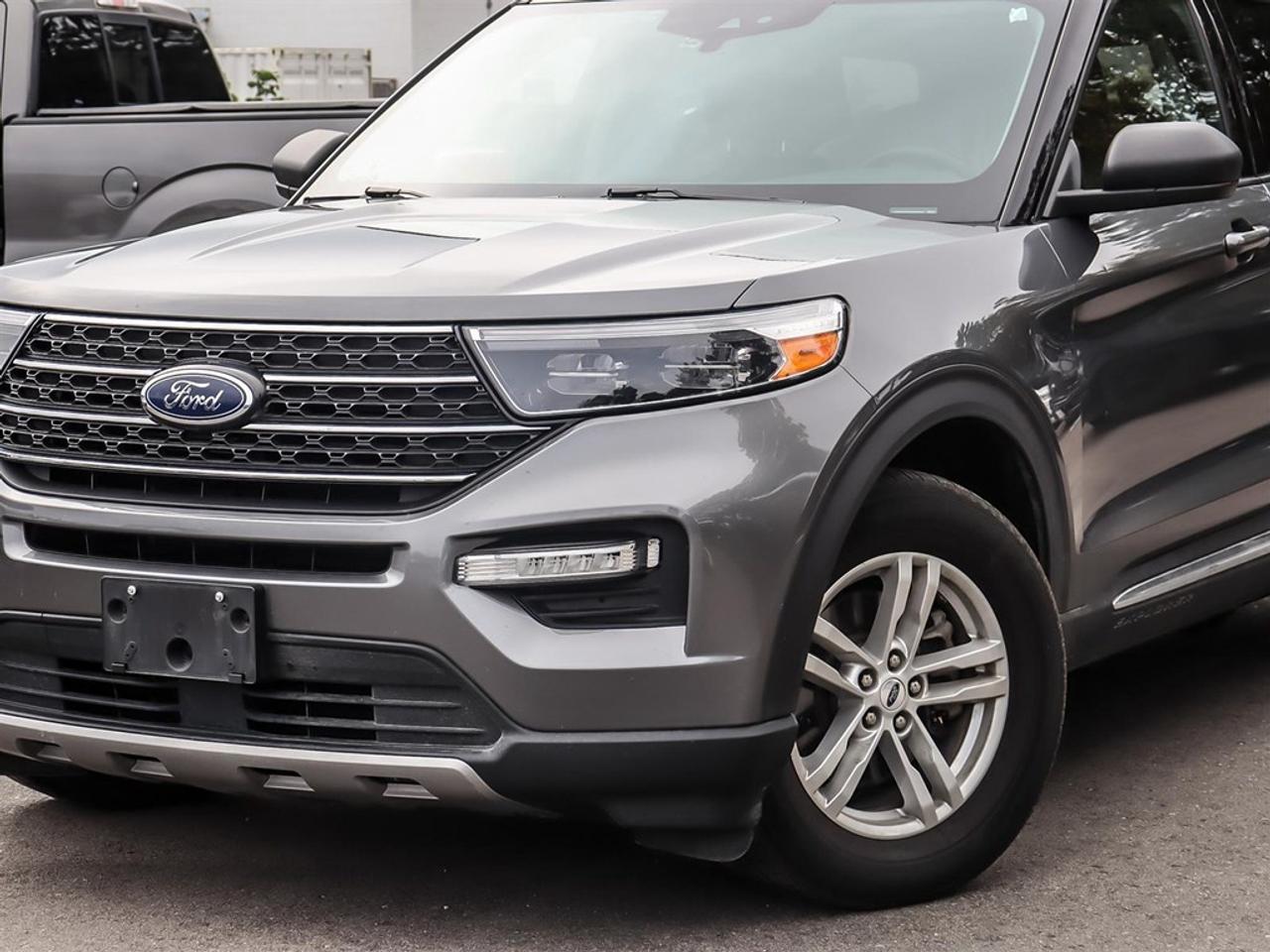 2022 Ford Explorer XLT 4WD Photo1