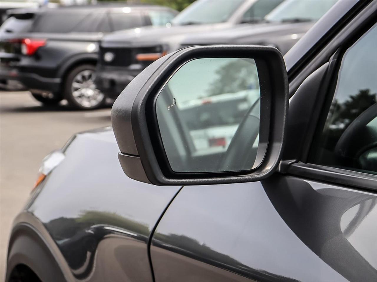 2022 Ford Explorer XLT 4WD Photo