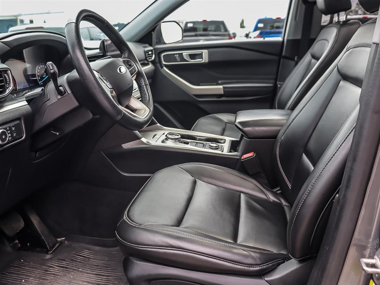 2022 Ford Explorer XLT 4WD Photo