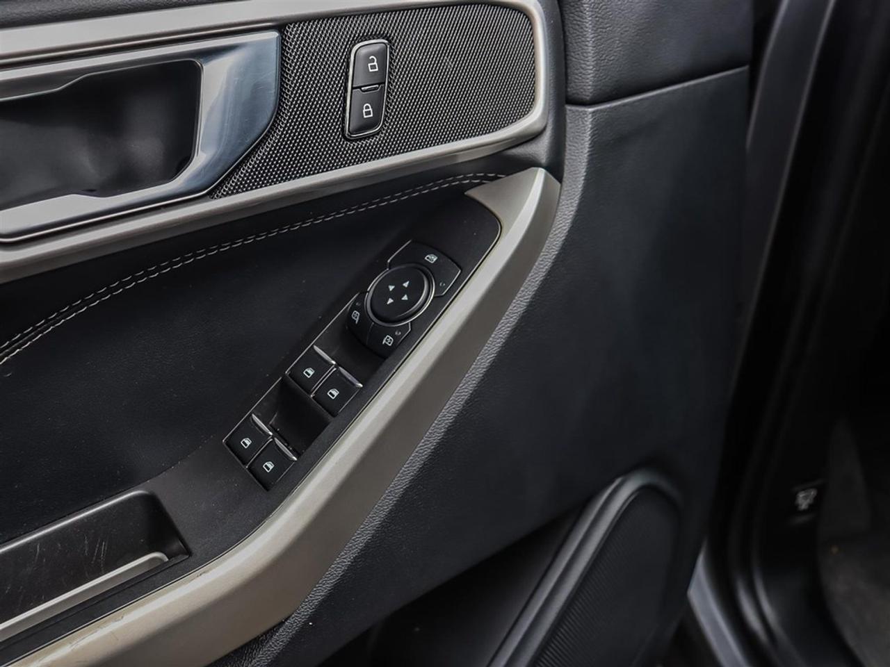 2022 Ford Explorer XLT 4WD Photo