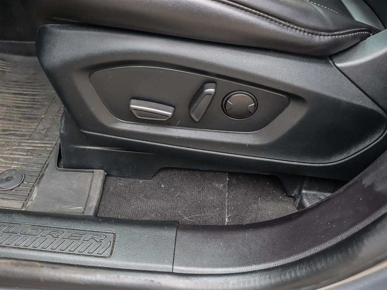 2022 Ford Explorer XLT 4WD Photo