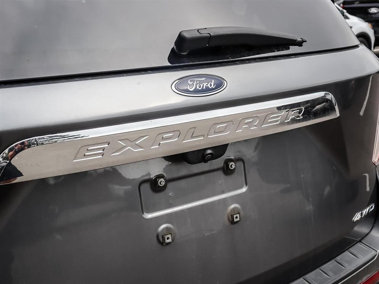 2022 Ford Explorer XLT 4WD Photo
