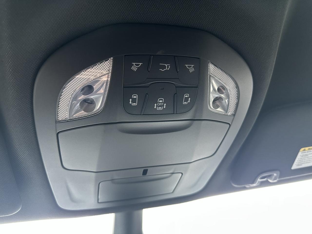 2027 Chrysler Pacifica Select Photo