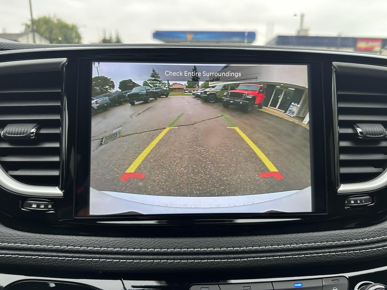 2027 Chrysler Pacifica Select Photo