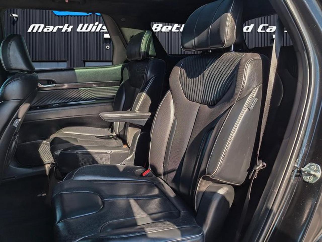 2023 Hyundai PALISADE Ultimate Calligraphy AWD | 7 Pass | Captain's Chairs | Leather | Sunroof | BSM and More ! Photo