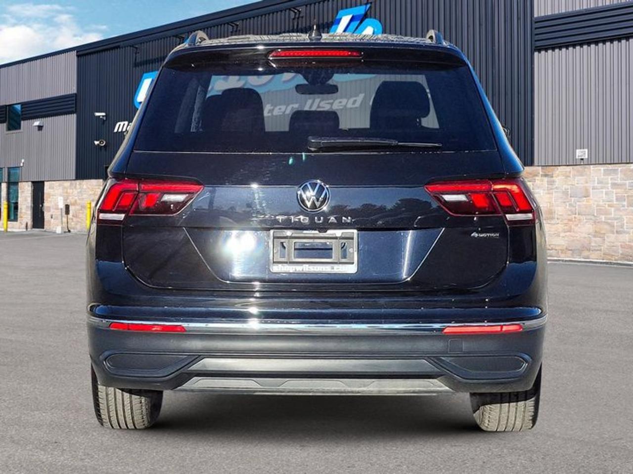 2024 Volkswagen Tiguan Comfortline AWD | Leather | Heated Seats + Steering | Wireless Carplay | Adaptive Cruise | and More! Photo