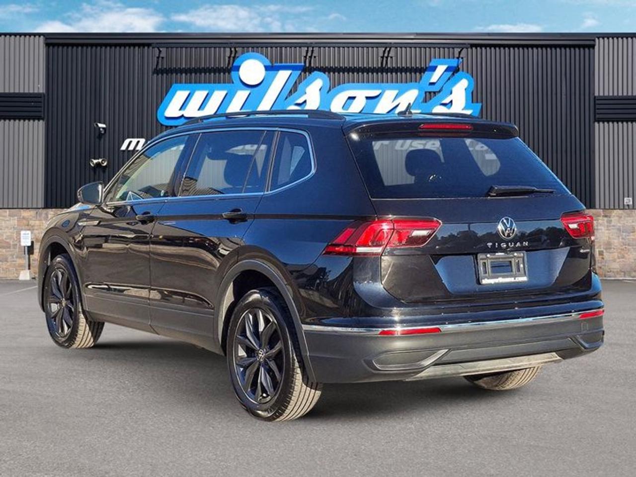 2024 Volkswagen Tiguan Comfortline AWD | Leather | Heated Seats + Steering | Wireless Carplay | Adaptive Cruise | and More! Photo