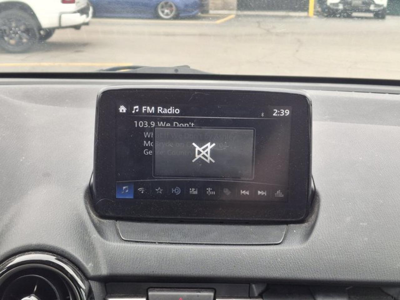 2020 Toyota Yaris Hatchback LE | Auto | Heated Seats | Bluetooth | Rear Camera | and More ! Photo