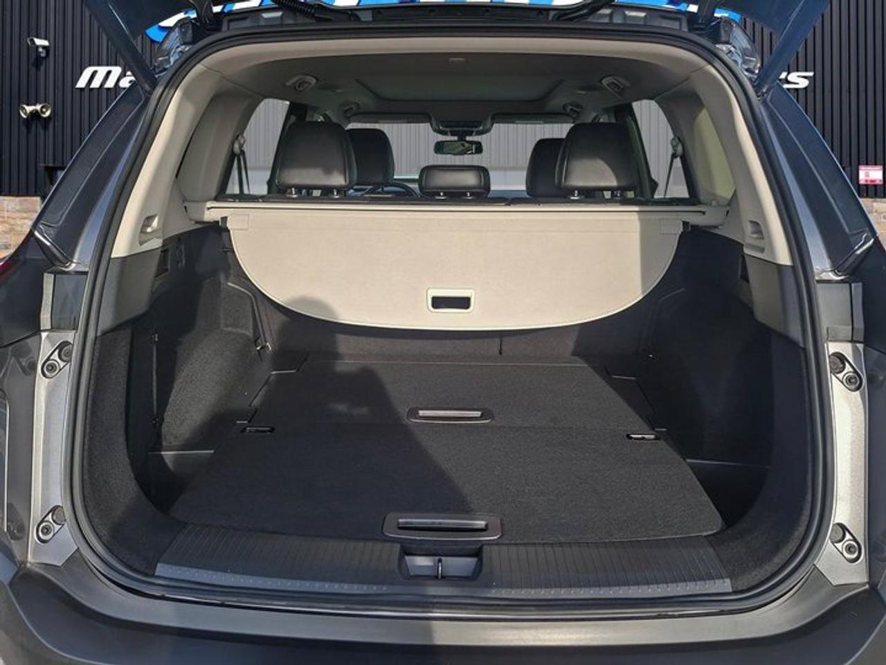 2023 Nissan Rogue Platinum AWD | Leather | Sunroof | Nav | HUD | Bose | Heated Wheel + Seats | 360 Camera and More ! Photo