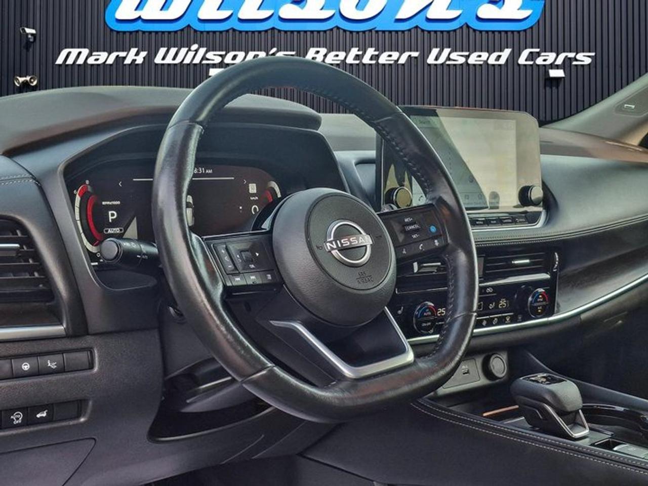 2023 Nissan Rogue Platinum AWD | Leather | Sunroof | Nav | HUD | Bose | Heated Wheel + Seats | 360 Camera and More ! Photo