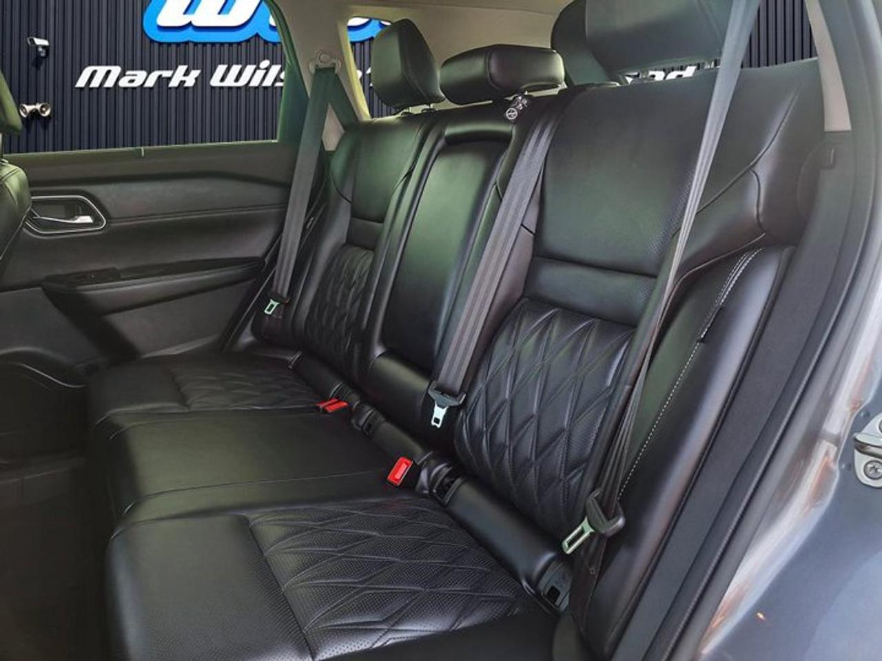 2023 Nissan Rogue Platinum AWD | Leather | Sunroof | Nav | HUD | Bose | Heated Wheel + Seats | 360 Camera and More ! Photo