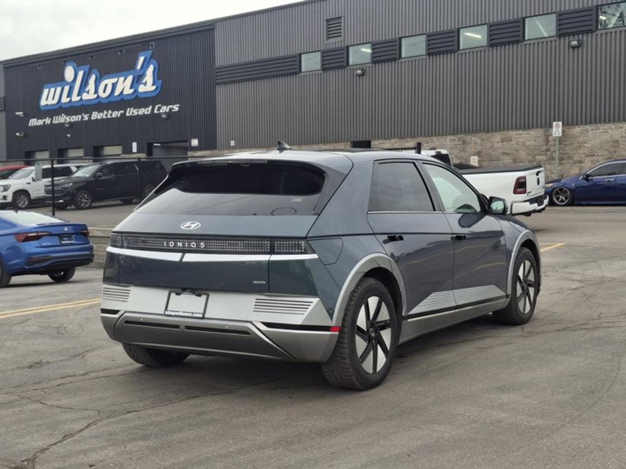 2024 Hyundai IONIQ 5 Ultimate AWD | Long Range | Leather | Glass Roof | Heated + Ventilated Seats | Htd Steering & More ! Photo4