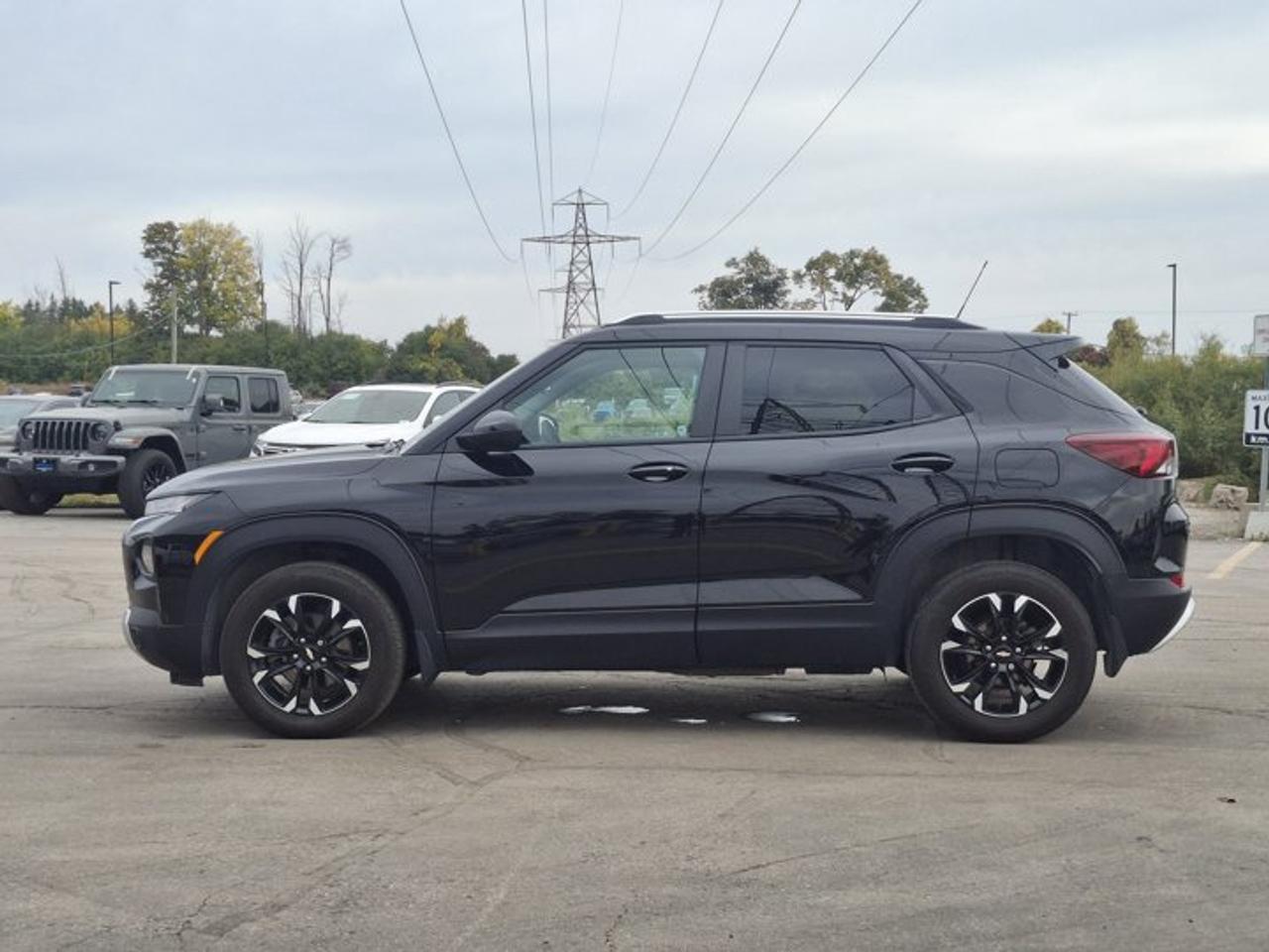 2023 Chevrolet TrailBlazer LT AWD | Heated Seats | CarPlay + Android | Remote Start | Rear Cam | and More ! Photo1