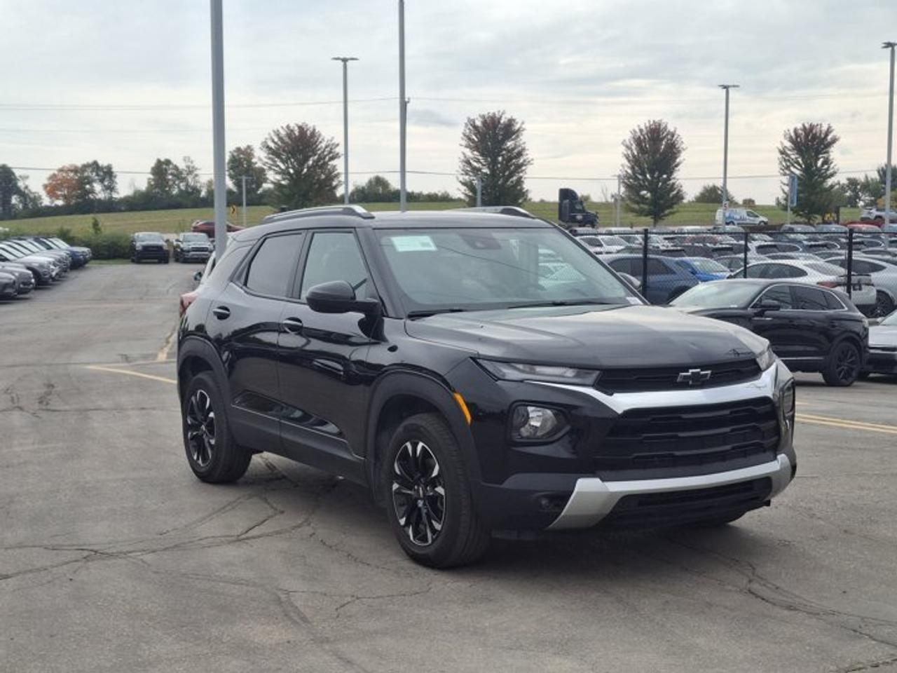 2023 Chevrolet TrailBlazer LT AWD | Heated Seats | CarPlay + Android | Remote Start | Rear Cam | and More ! Photo