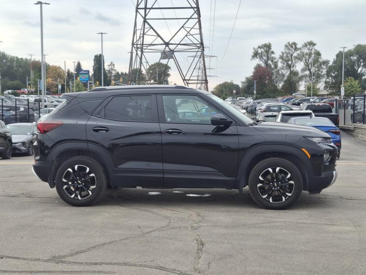 2023 Chevrolet TrailBlazer LT AWD | Heated Seats | CarPlay + Android | Remote Start | Rear Cam | and More ! Photo