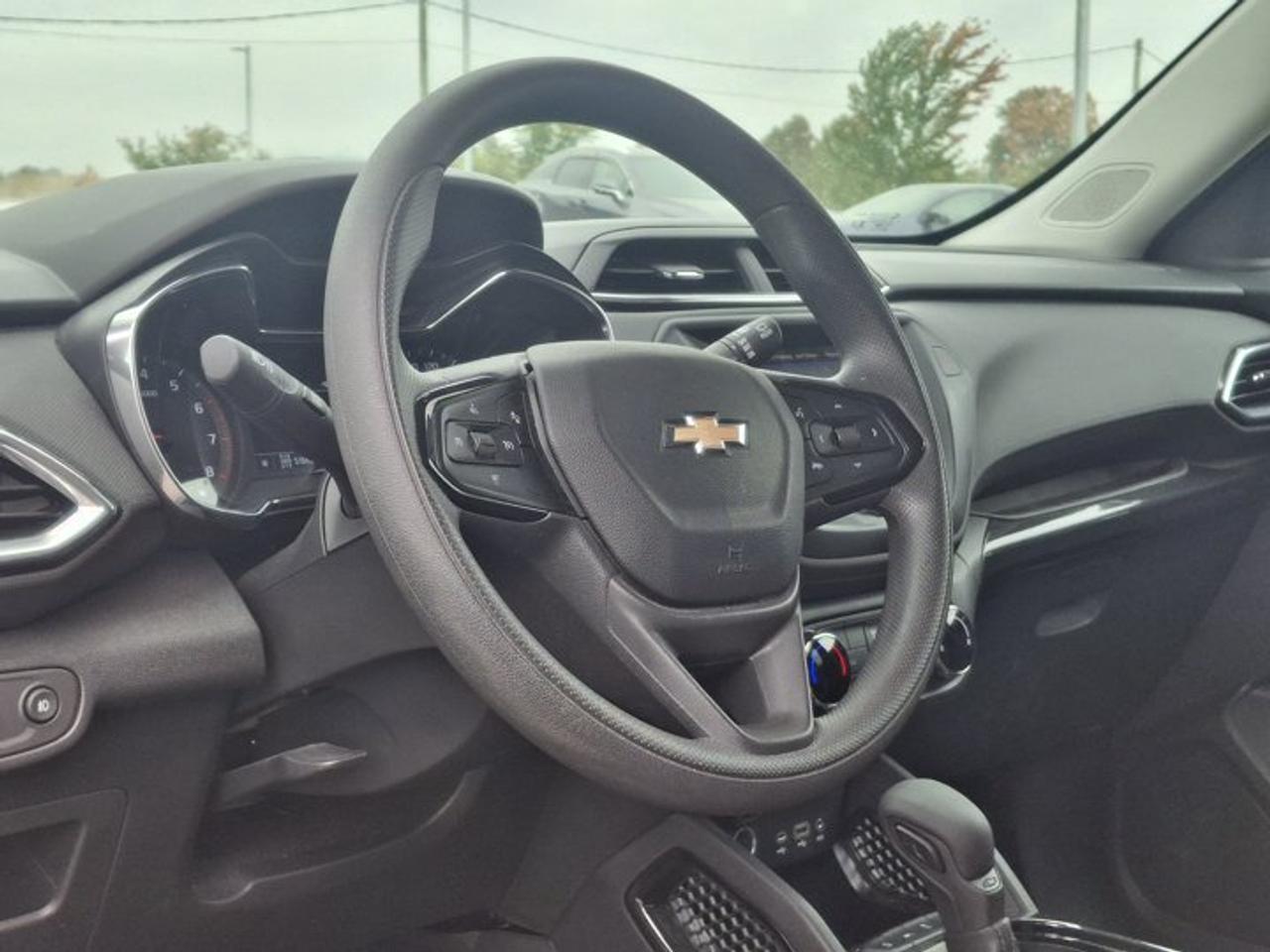 2023 Chevrolet TrailBlazer LT AWD | Heated Seats | CarPlay + Android | Remote Start | Rear Cam | and More ! Photo