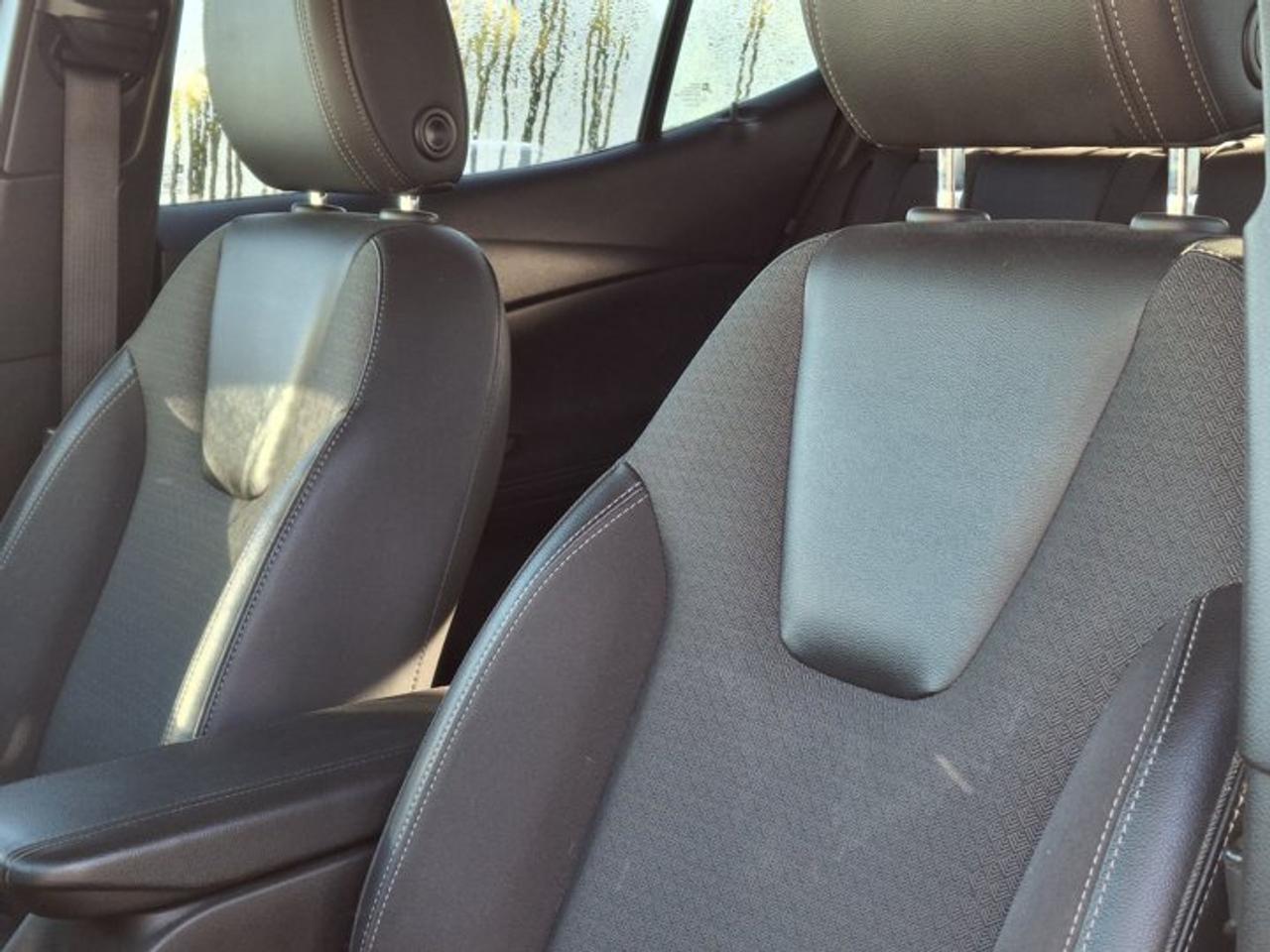 2021 Buick Encore GX Preferred | Heated Seats | Power Drivers Seat | Remote Start | Lane Keep Assist | Carplay & More ! Photo
