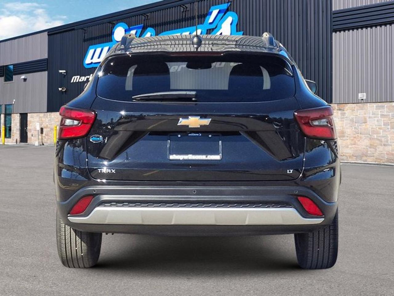 2025 Chevrolet Trax LT | Heated Seats + Steering | Adaptive Cruise | Blind Spot | Remote Start | CarPlay and More ! Photo3