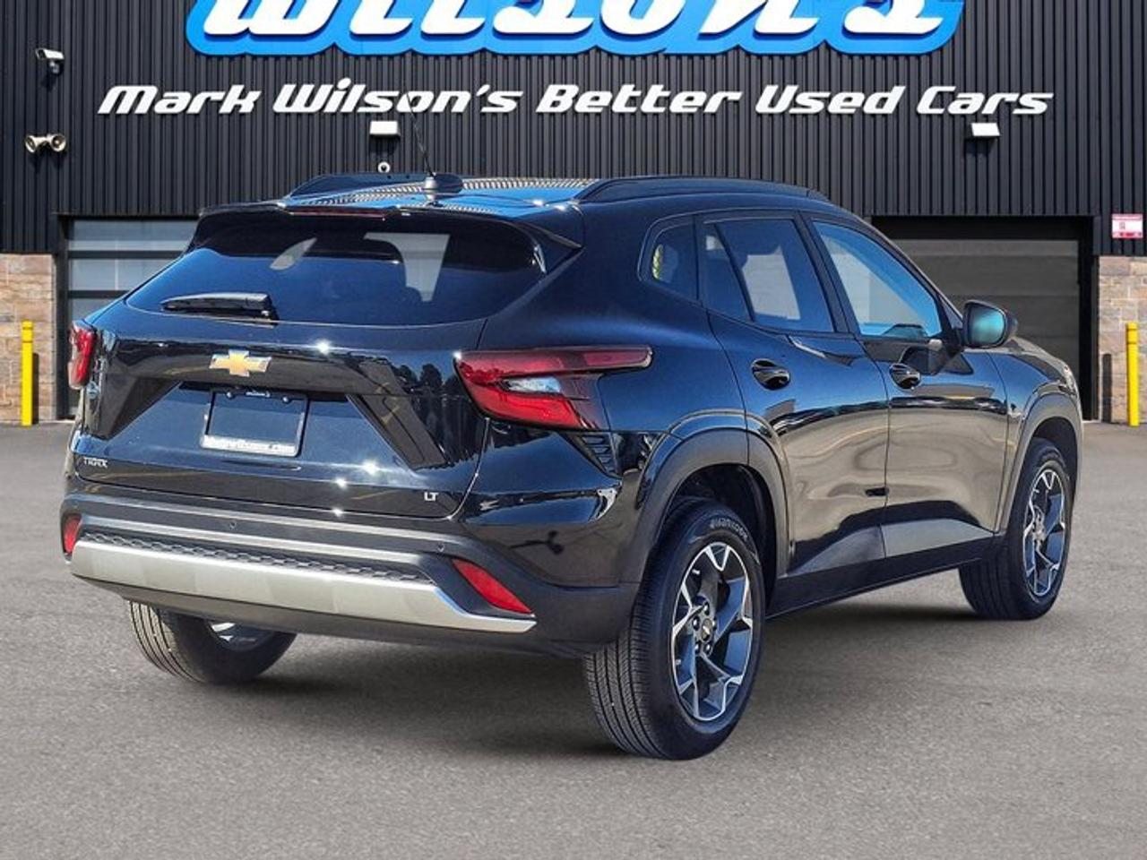 2025 Chevrolet Trax LT | Heated Seats + Steering | Adaptive Cruise | Blind Spot | Remote Start | CarPlay and More ! Photo4