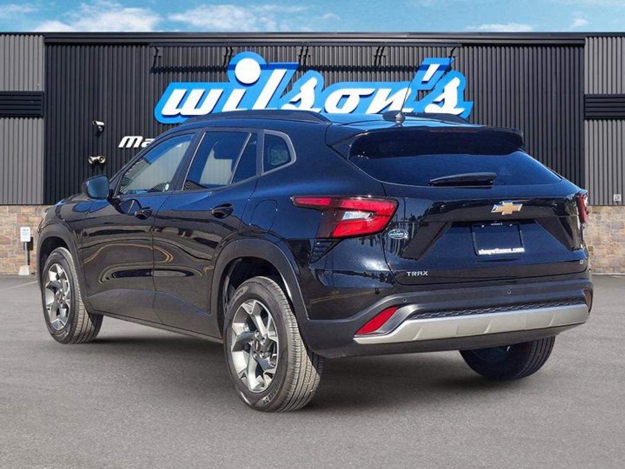 2025 Chevrolet Trax LT | Heated Seats + Steering | Adaptive Cruise | Blind Spot | Remote Start | CarPlay and More ! Photo2