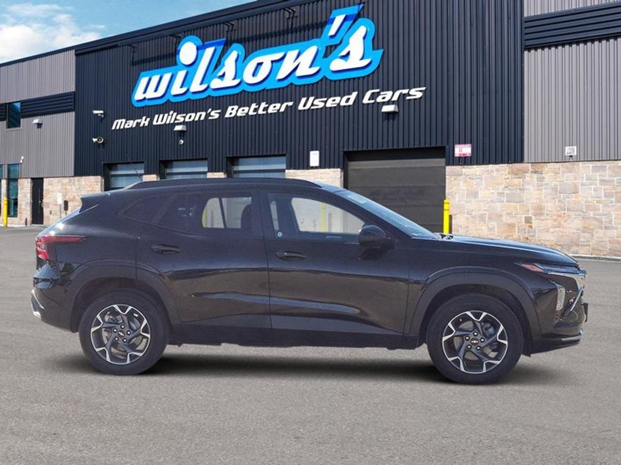 2025 Chevrolet Trax LT | Heated Seats + Steering | Adaptive Cruise | Blind Spot | Remote Start | CarPlay and More ! Photo