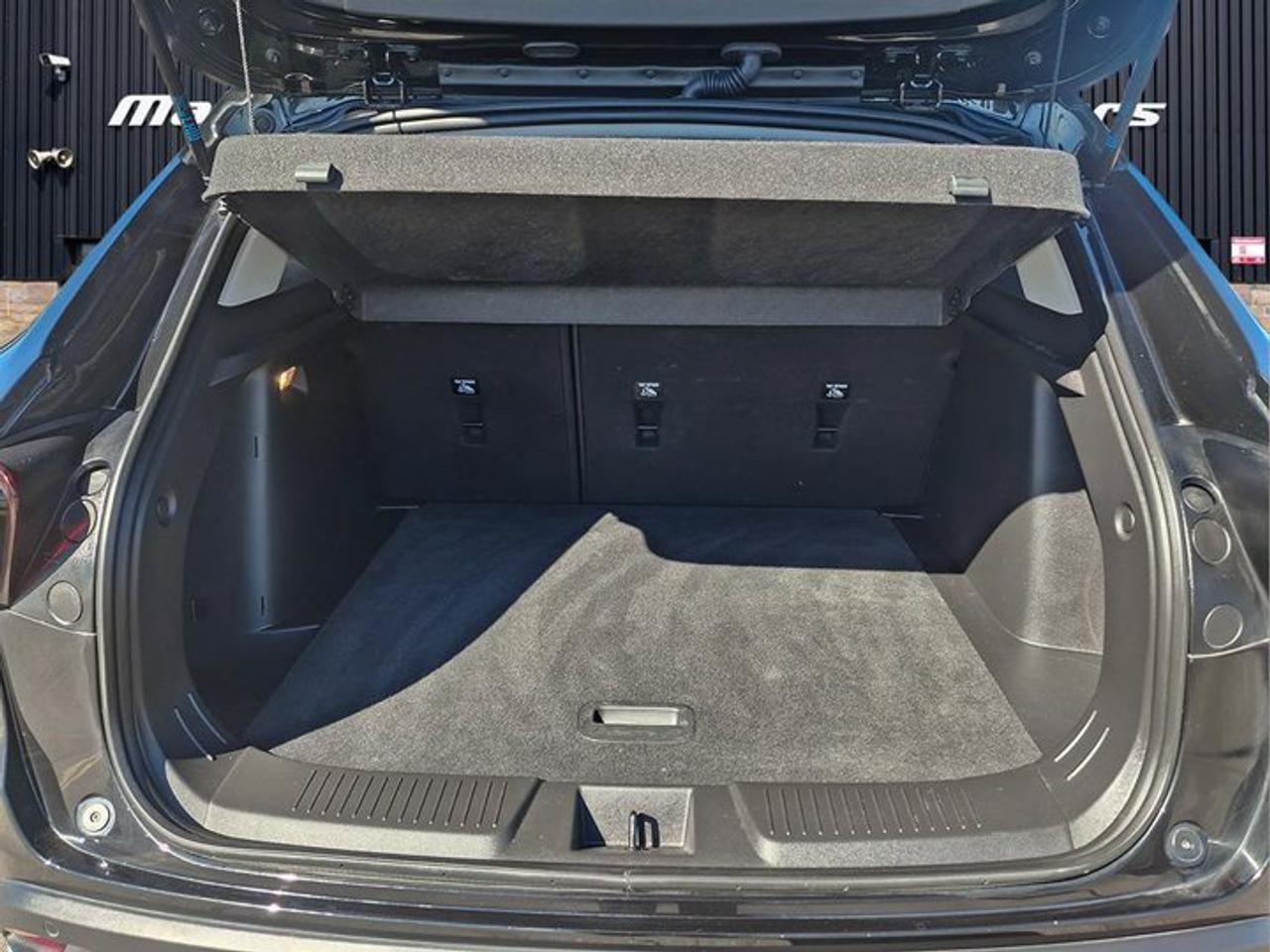 2025 Chevrolet Trax LT | Heated Seats + Steering | Adaptive Cruise | Blind Spot | Remote Start | CarPlay and More ! Photo