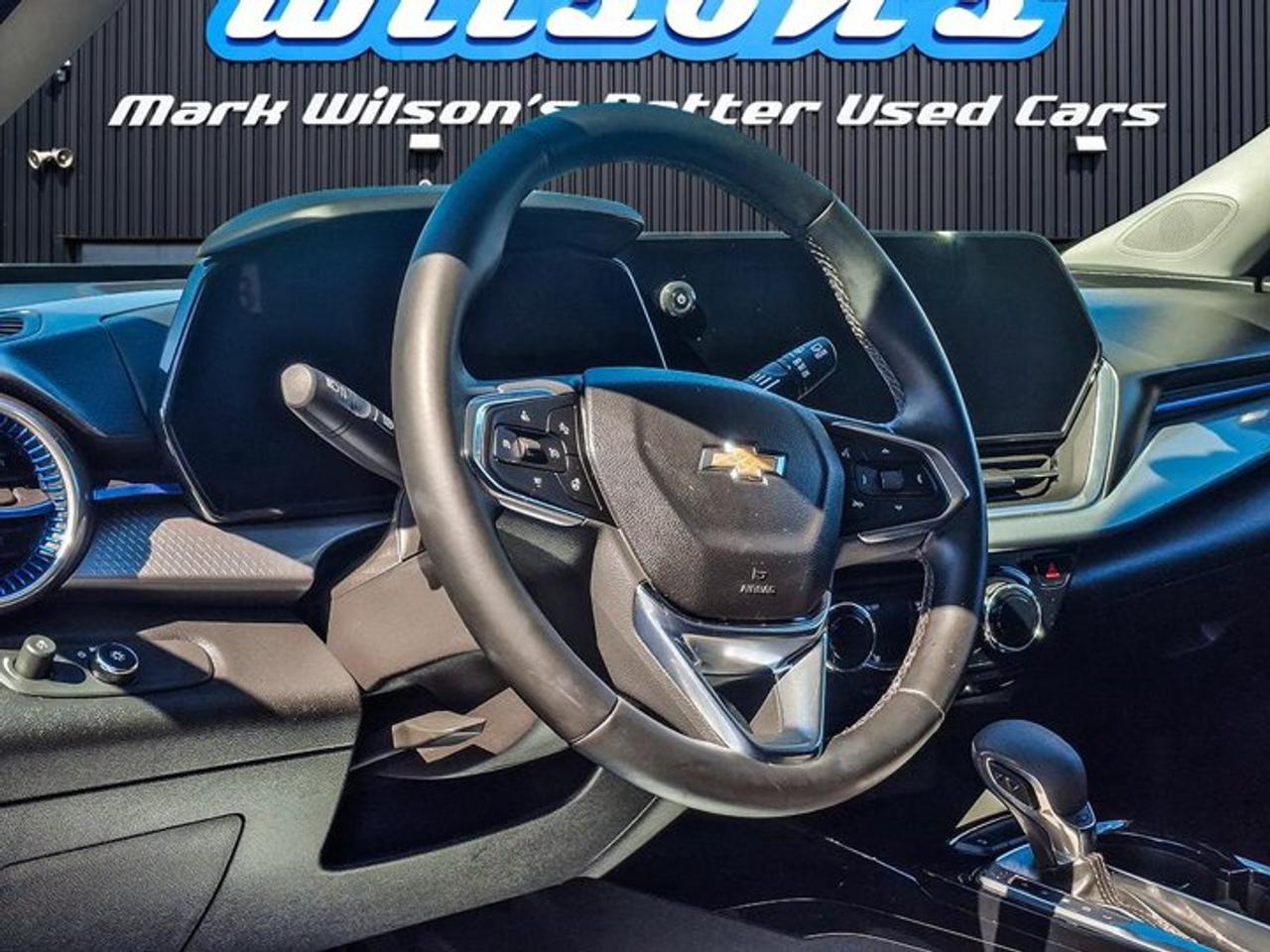 2025 Chevrolet Trax LT | Heated Seats + Steering | Adaptive Cruise | Blind Spot | Remote Start | CarPlay and More ! Photo