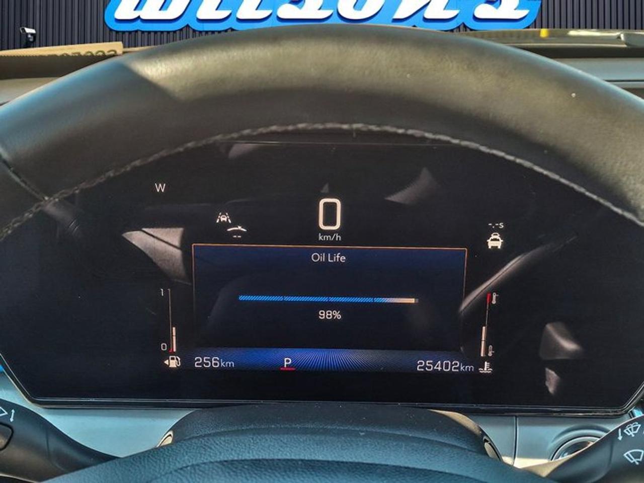 2025 Chevrolet Trax LT | Heated Seats + Steering | Adaptive Cruise | Blind Spot | Remote Start | CarPlay and More ! Photo