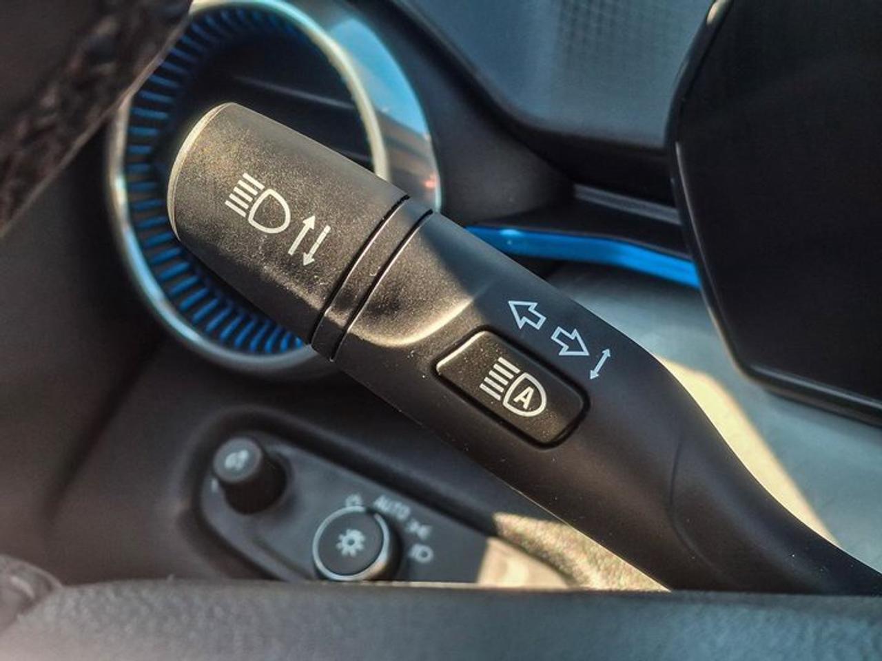 2025 Chevrolet Trax LT | Heated Seats + Steering | Adaptive Cruise | Blind Spot | Remote Start | CarPlay and More ! Photo