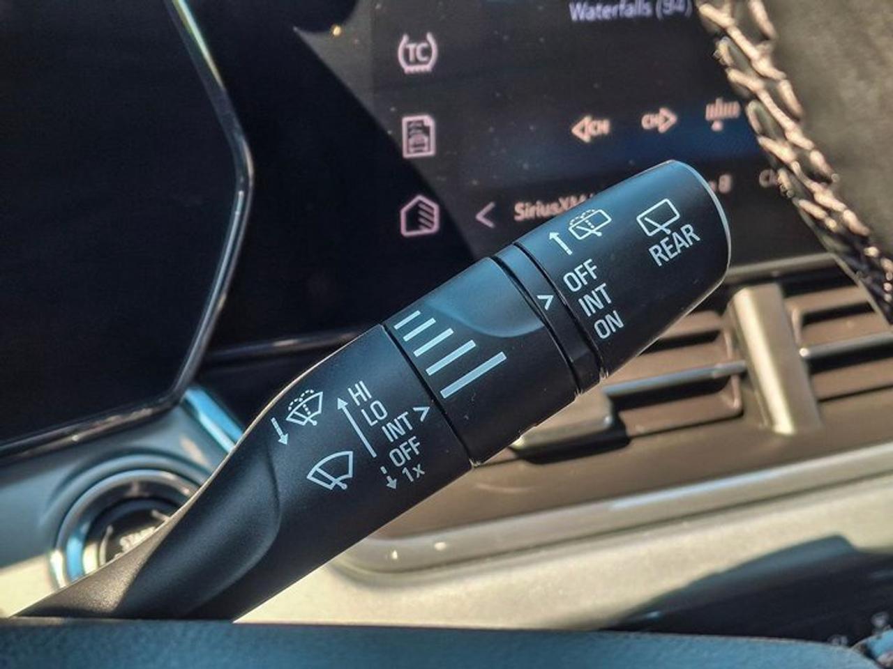 2025 Chevrolet Trax LT | Heated Seats + Steering | Adaptive Cruise | Blind Spot | Remote Start | CarPlay and More ! Photo