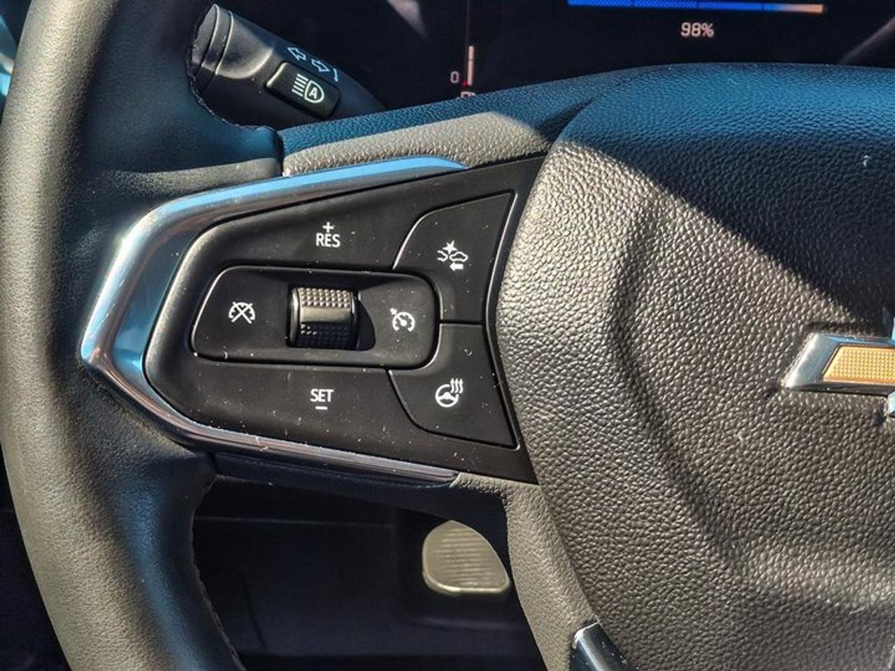 2025 Chevrolet Trax LT | Heated Seats + Steering | Adaptive Cruise | Blind Spot | Remote Start | CarPlay and More ! Photo