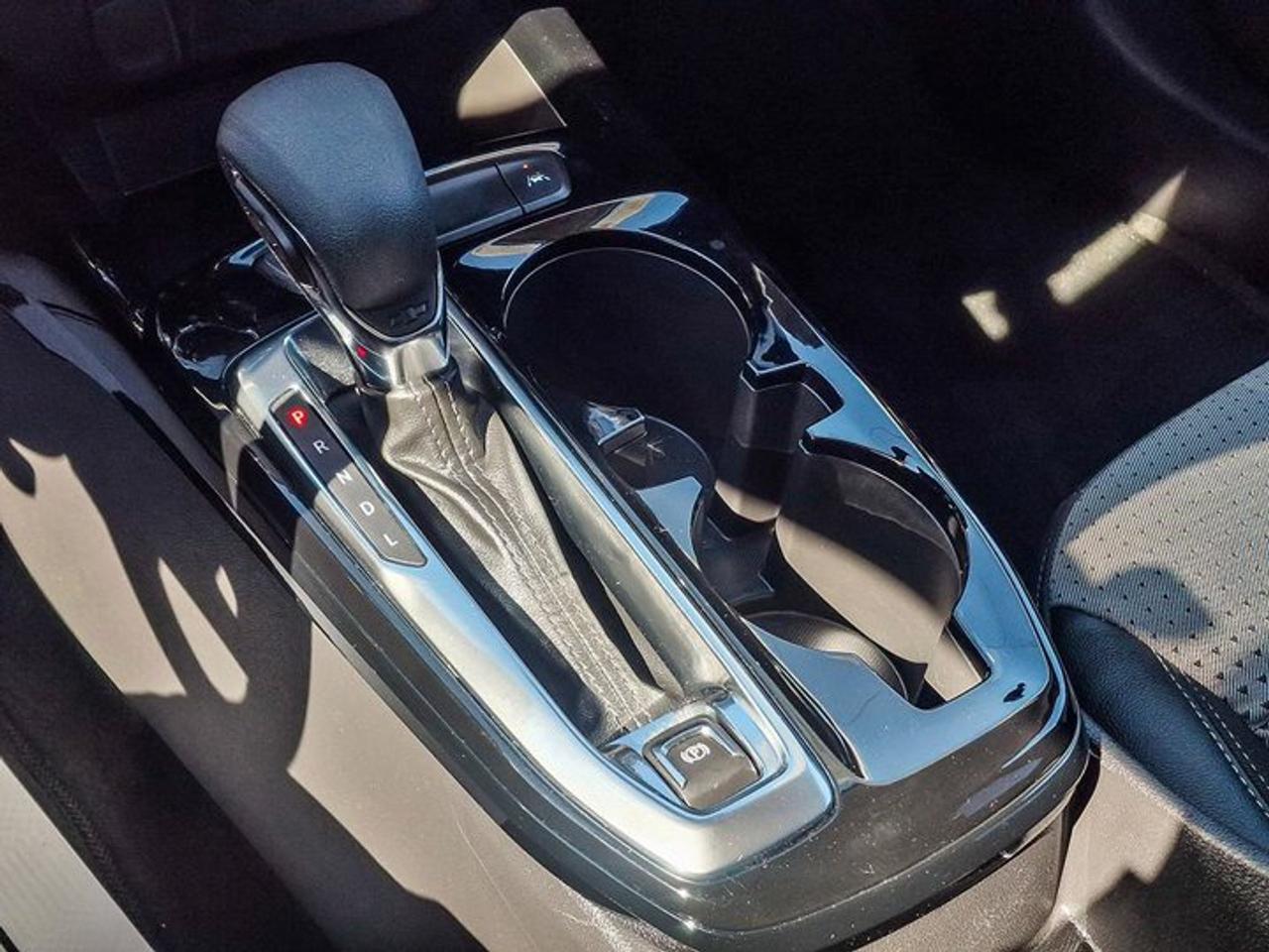 2025 Chevrolet Trax LT | Heated Seats + Steering | Adaptive Cruise | Blind Spot | Remote Start | CarPlay and More ! Photo
