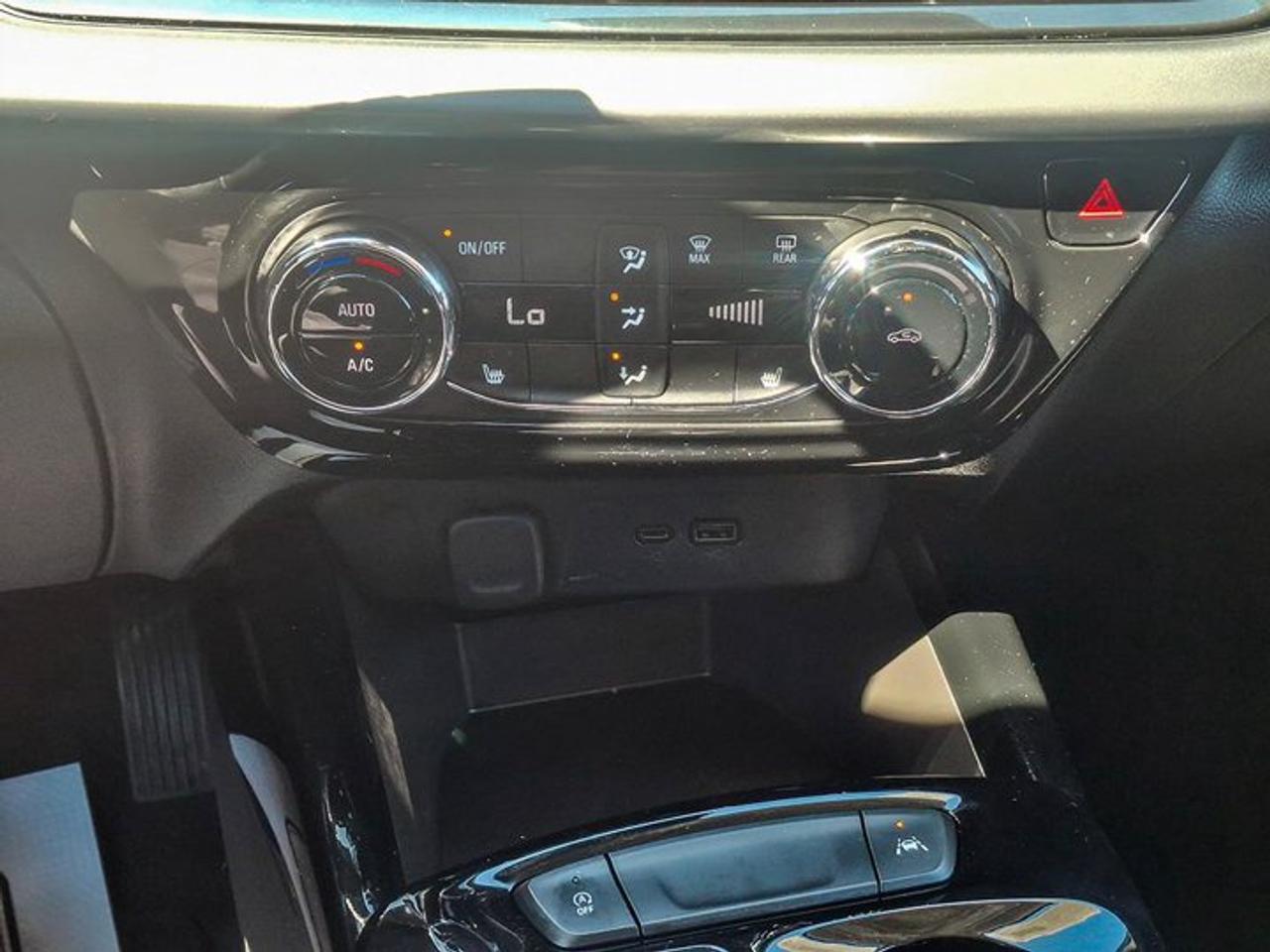 2025 Chevrolet Trax LT | Heated Seats + Steering | Adaptive Cruise | Blind Spot | Remote Start | CarPlay and More ! Photo