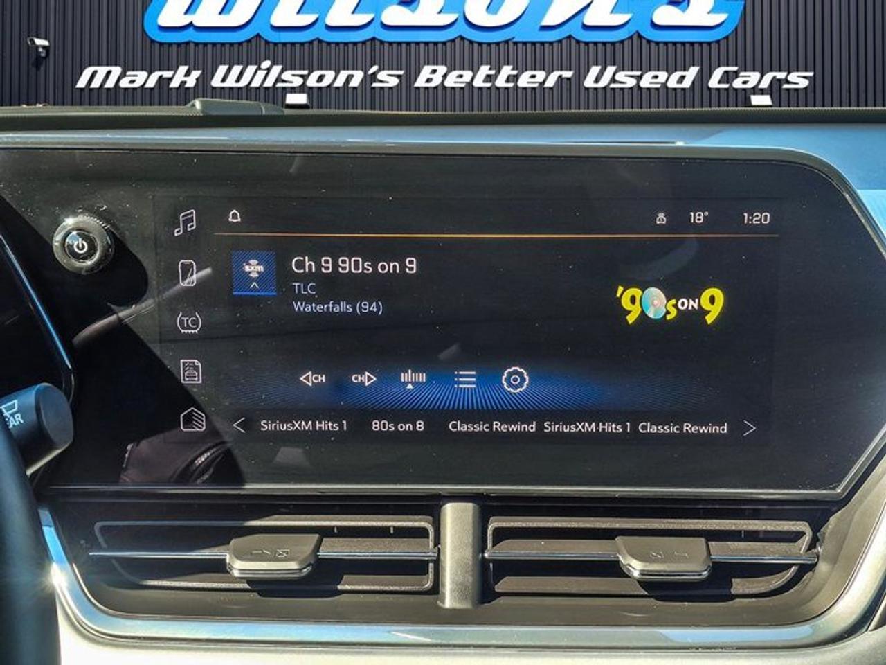 2025 Chevrolet Trax LT | Heated Seats + Steering | Adaptive Cruise | Blind Spot | Remote Start | CarPlay and More ! Photo