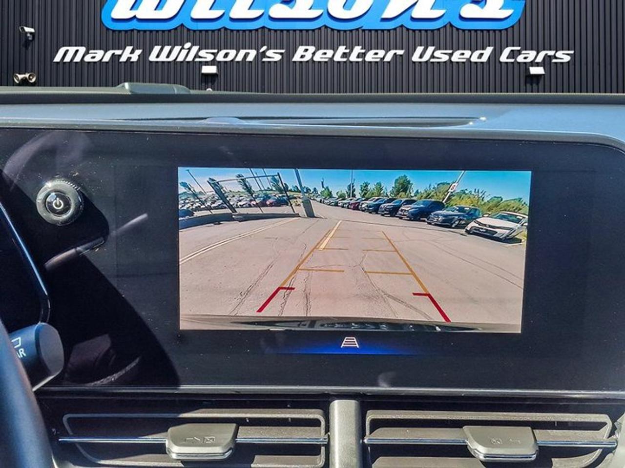 2025 Chevrolet Trax LT | Heated Seats + Steering | Adaptive Cruise | Blind Spot | Remote Start | CarPlay and More ! Photo