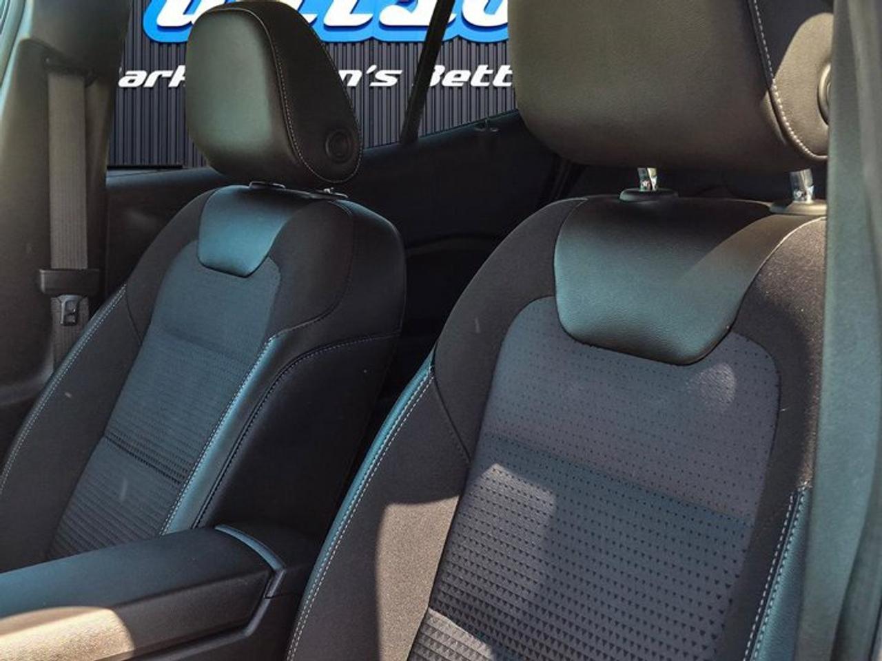 2025 Chevrolet Trax LT | Heated Seats + Steering | Adaptive Cruise | Blind Spot | Remote Start | CarPlay and More ! Photo