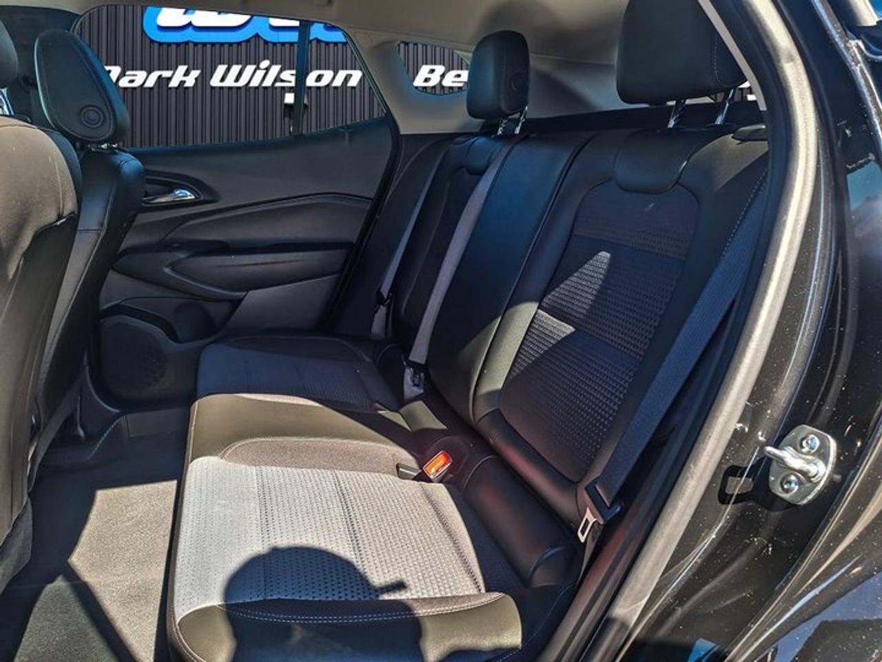 2025 Chevrolet Trax LT | Heated Seats + Steering | Adaptive Cruise | Blind Spot | Remote Start | CarPlay and More ! Photo
