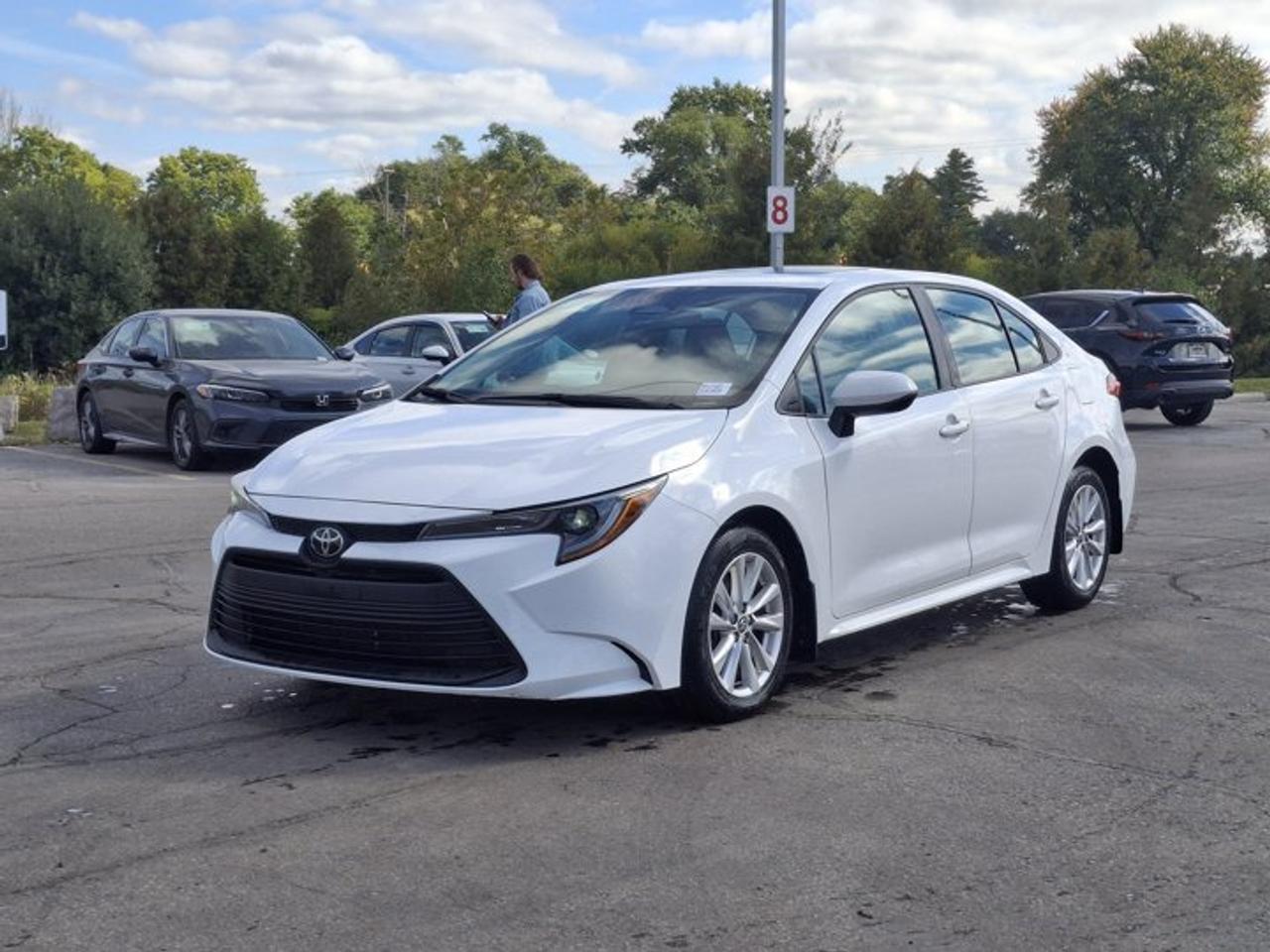 2024 Toyota Corolla LE Upgrade | Sunroof | Heated Seats | Radar Cruise | Rear Camera | Bluetooth | and More ! Photo5