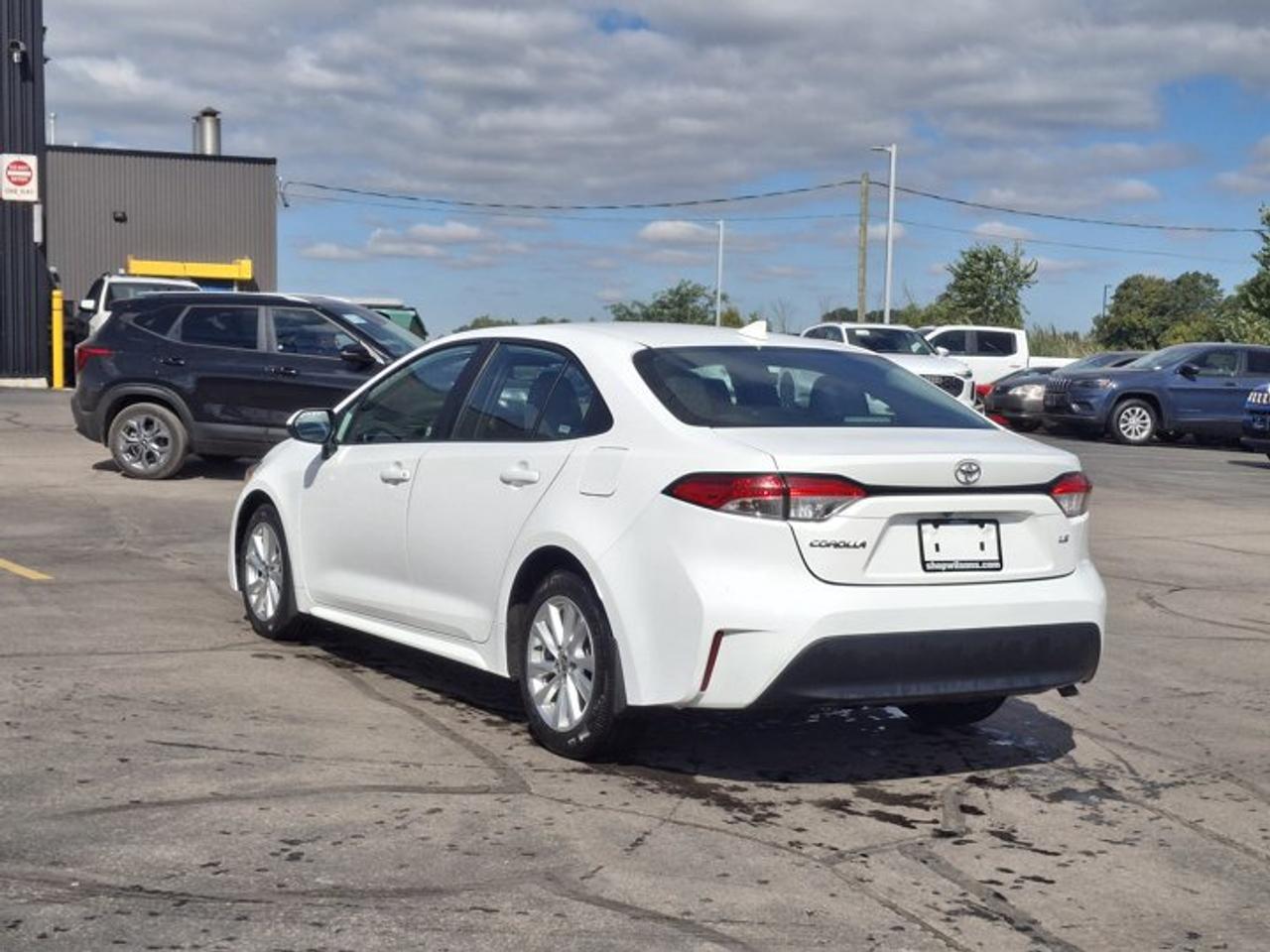 2024 Toyota Corolla LE Upgrade | Sunroof | Heated Seats | Radar Cruise | Rear Camera | Bluetooth | and More ! Photo