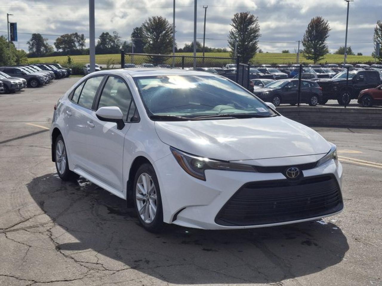 2024 Toyota Corolla LE Upgrade | Sunroof | Heated Seats | Radar Cruise | Rear Camera | Bluetooth | and More ! Photo