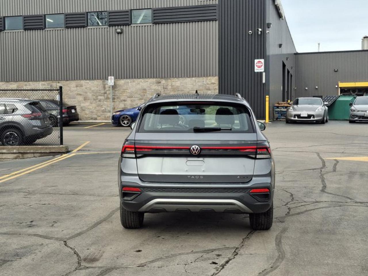 2025 Volkswagen Taos Trendline AWD | Heated Seats + Steering | Adaptative Cruise | Blind Spot Monitor | Carplay & More ! Photo