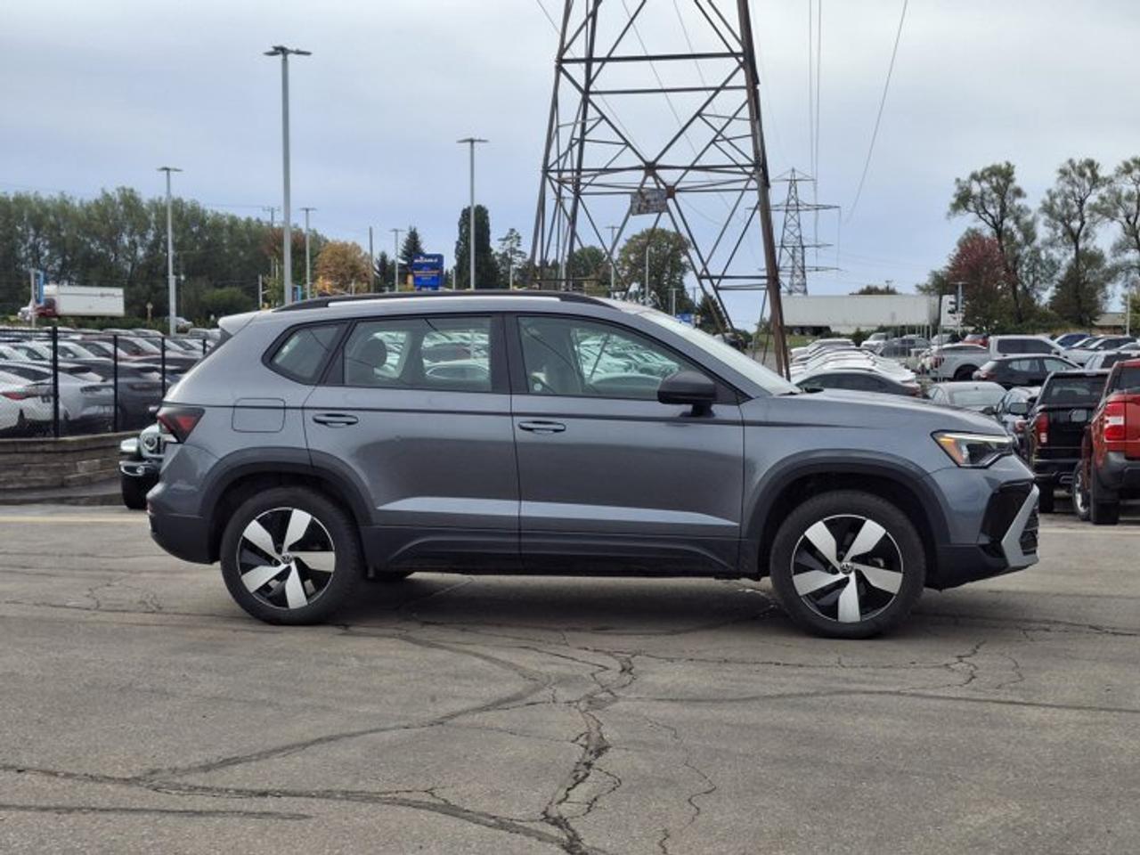 2025 Volkswagen Taos Trendline AWD | Heated Seats + Steering | Adaptative Cruise | Blind Spot Monitor | Carplay & More ! Photo