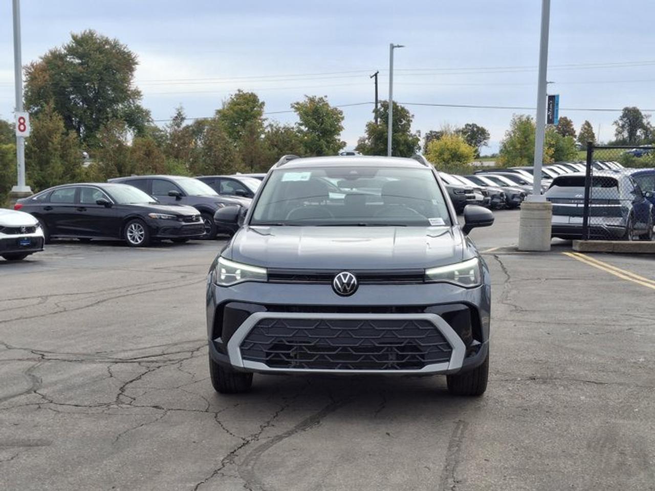 2025 Volkswagen Taos Trendline AWD | Heated Seats + Steering | Adaptative Cruise | Blind Spot Monitor | Carplay & More ! Photo