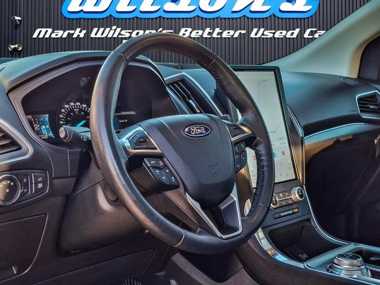 2022 Ford Edge Titanium AWD | Leather | Panoramic Sunroof | Heated Seats + Steering | Trailer Tow Pkg | and More ! Photo