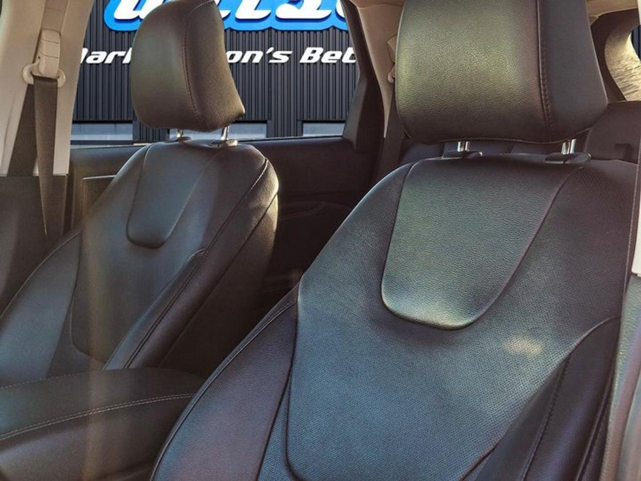 2022 Ford Edge Titanium AWD | Leather | Panoramic Sunroof | Heated Seats + Steering | Trailer Tow Pkg | and More ! Photo