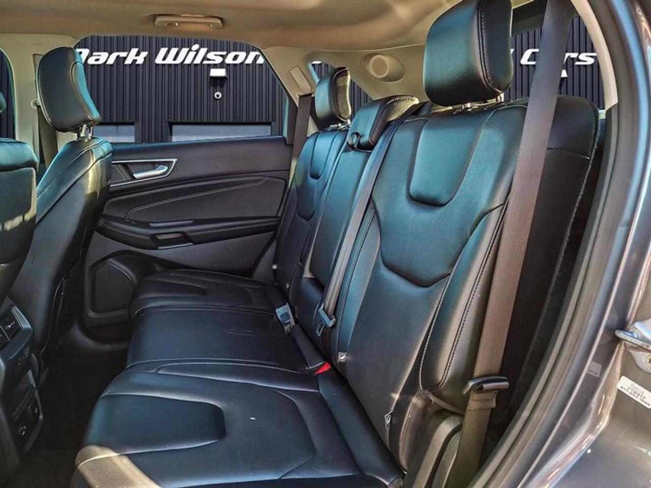 2022 Ford Edge Titanium AWD | Leather | Panoramic Sunroof | Heated Seats + Steering | Trailer Tow Pkg | and More ! Photo