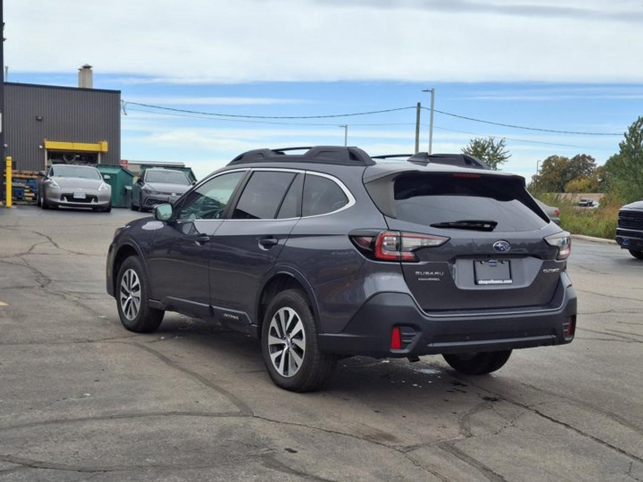 2022 Subaru Outback Touring AWD | Sunroof | Heated Seats + Steering | Power Liftgate | CarPlay + Android | and More ! Photo