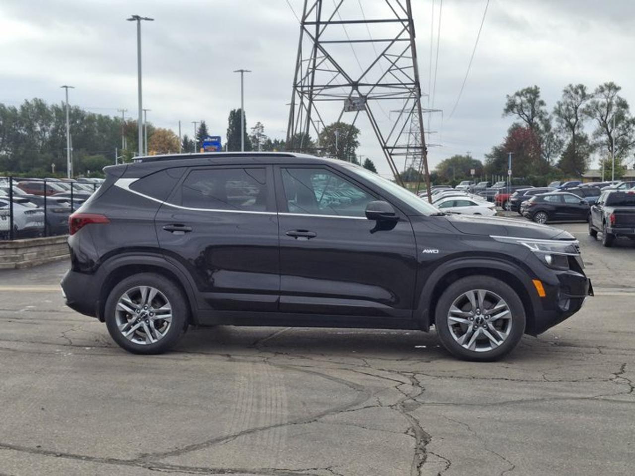 2023 Kia Seltos EX AWD | Leather | Sunroof | Heated Seats + Steering | CarPlay + Android Auto | Blind Spot & More ! Photo